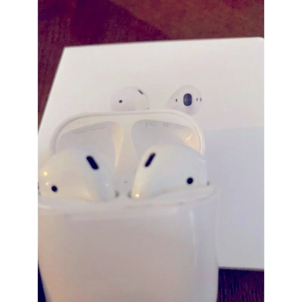 Apple AirPods with‎ Charging Case (2st Generation)
